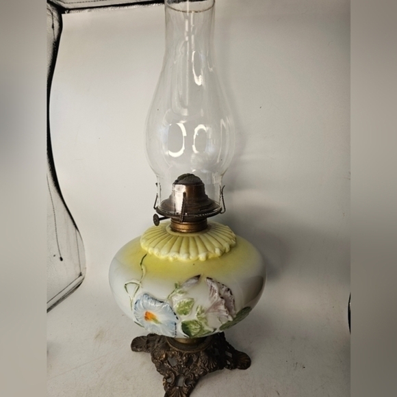 Antique Gone With The Wind Lamp‎